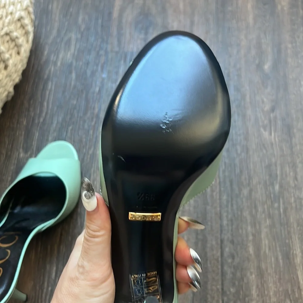 Gucci Patent Heels - Picture 10 of 10